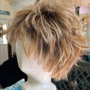 Elegant golden blonde.Women's Wig Layered short.